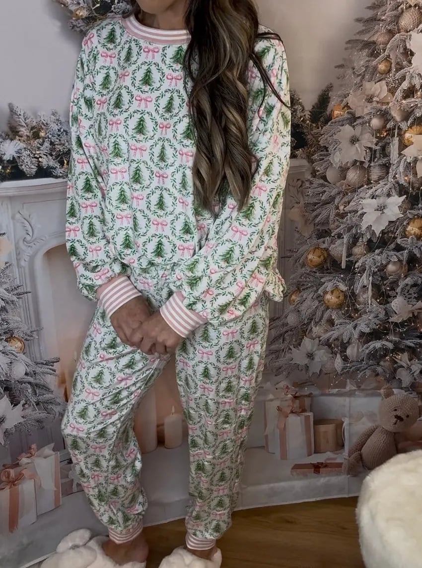 🎄Christmas Trees and Bows Pajama Set(Buy 2 Free Shipping)